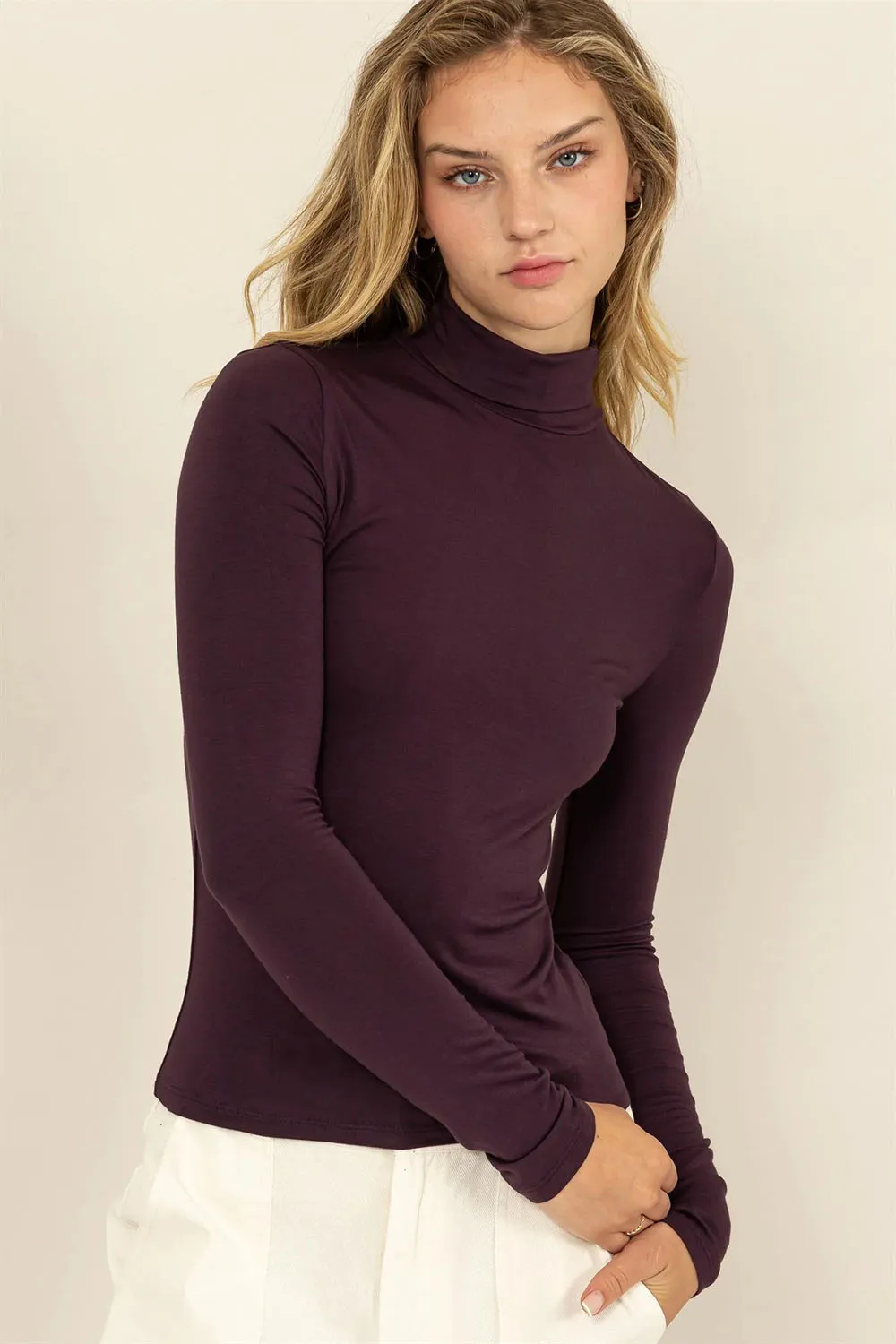 BASIC TURTLENECK TOP