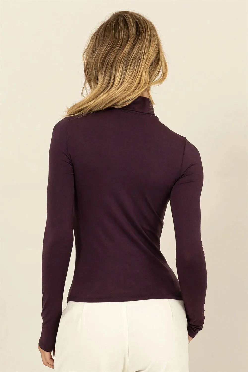 BASIC TURTLENECK TOP