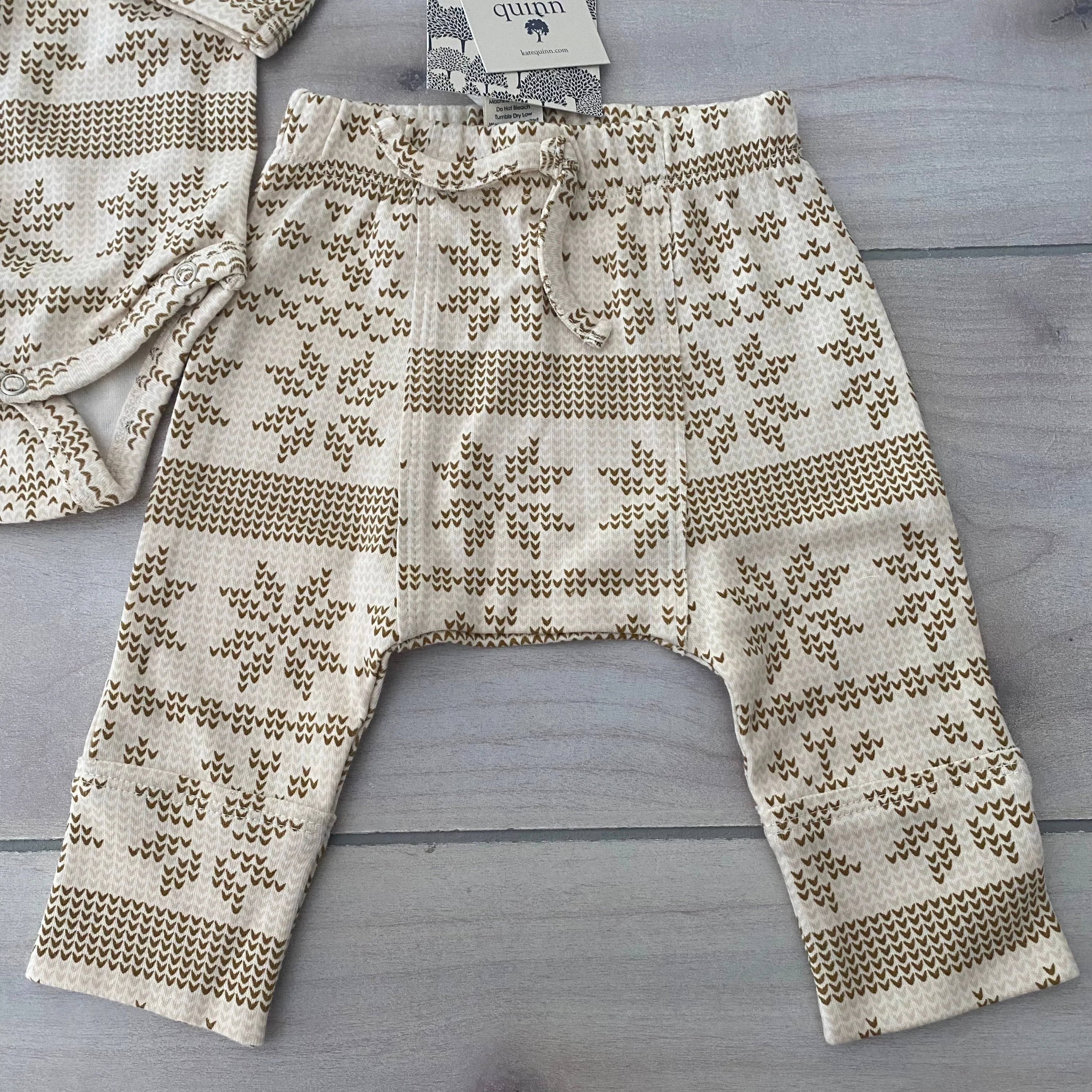 NEW Kate Quinn Cream Snowflake Pattern Outfit