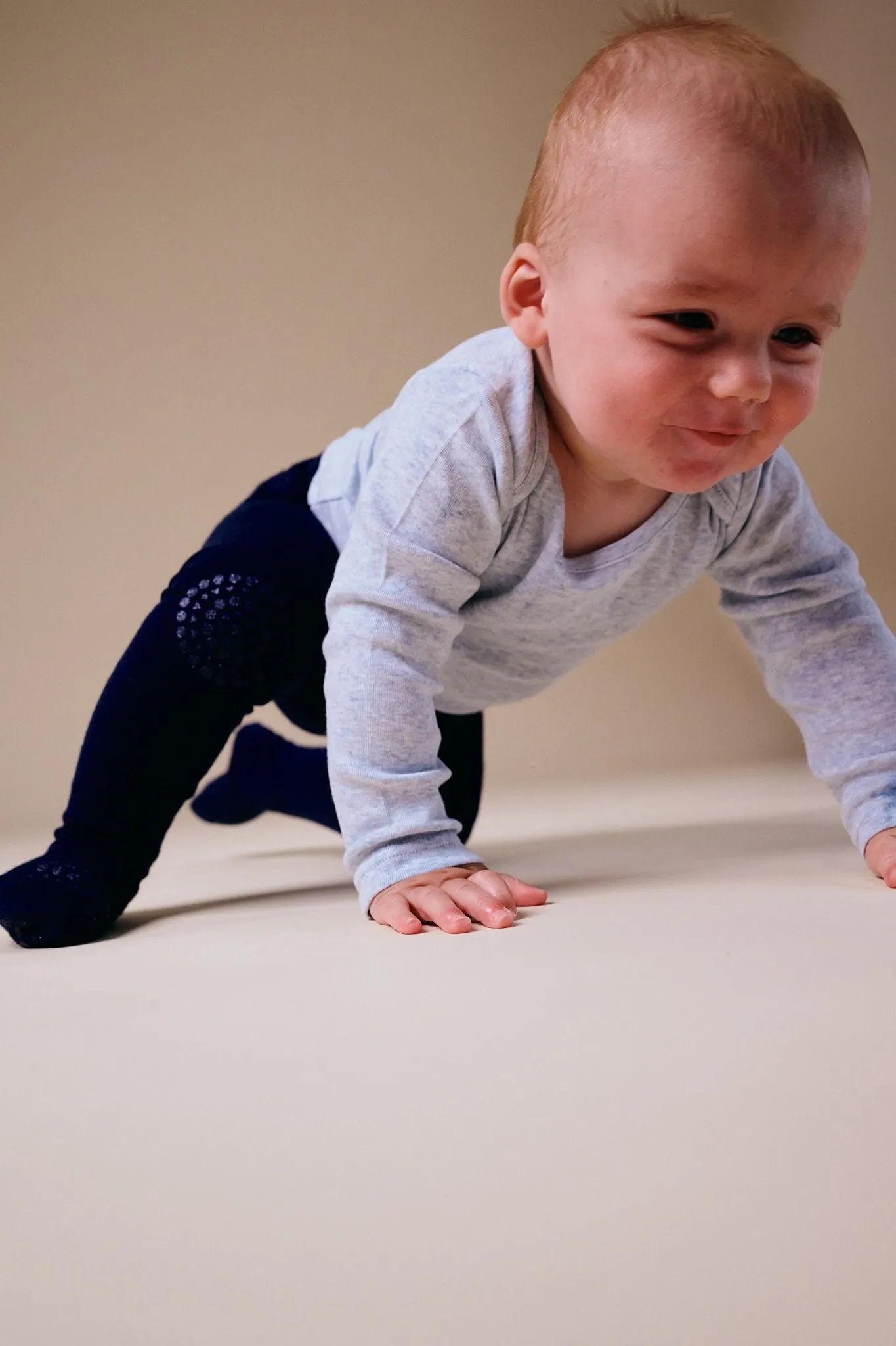 Non slip crawling tights with grip for babies and toddlers in Merino Wool - Chestnut