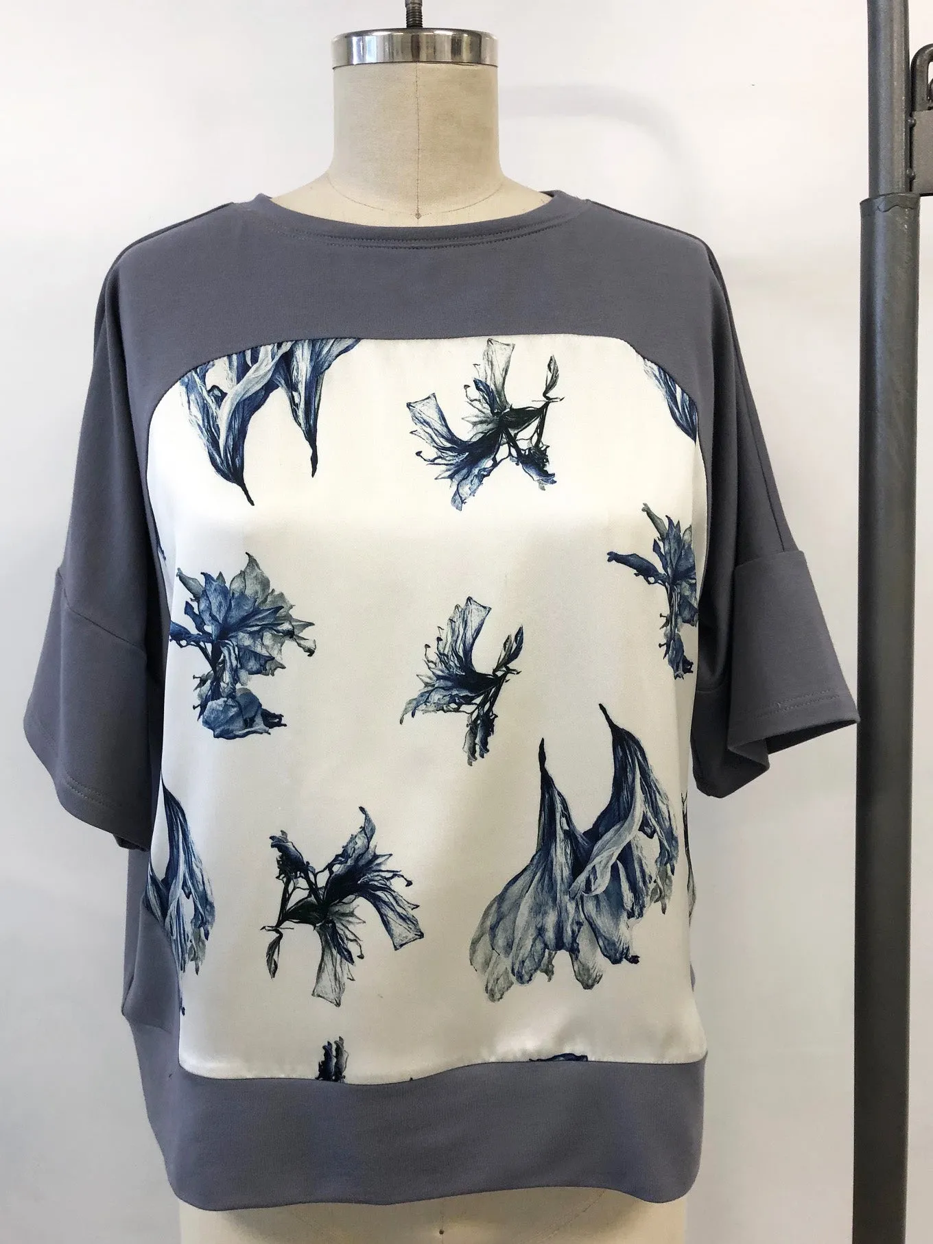 Short Sleeve Silk Sweatshirt Grey Amaryllis